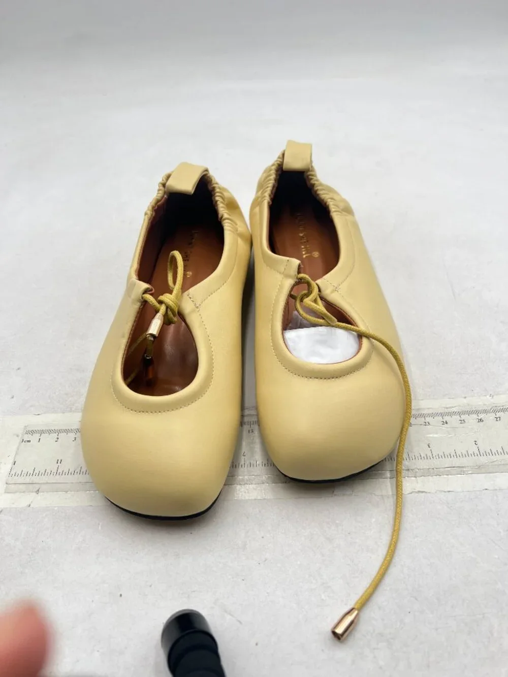 N/A yellow lace